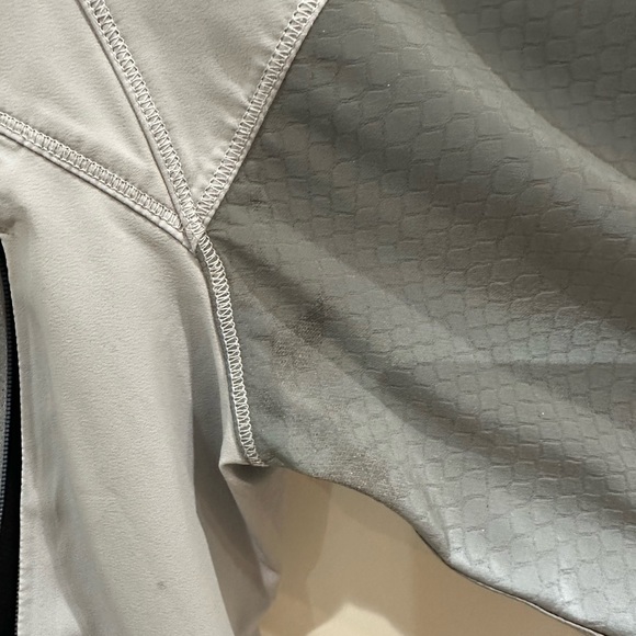 (2186) LULULEMON LIGHT SPEED JACKET Sz 6 ** Mild Flaw - Picture 12 of 15